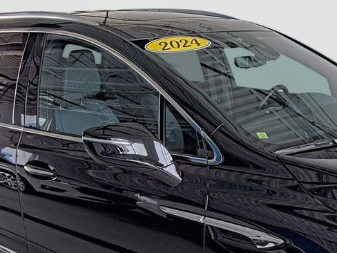 Used 2024 Buick Enclave Essence w/ Experience Buick Package image 17