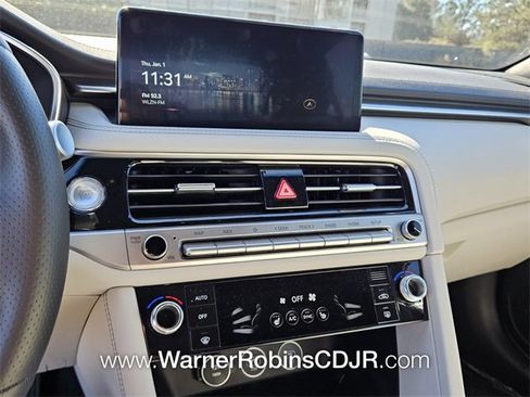 Used 2025 Genesis G70 2.5T image 19