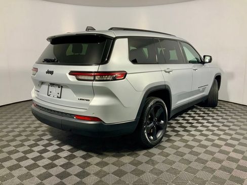 Used 2023 Jeep Grand Cherokee L Limited w/ Black Appearance Package AWD/4WD image 17