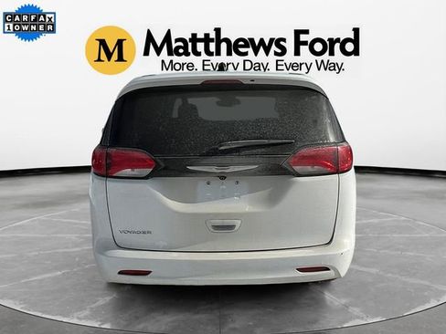 Used 2023 Chrysler Voyager LX image 4