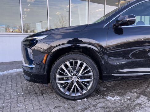 Used 2025 Buick Enclave Avenir image 10