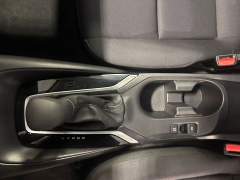 Used 2025 Toyota Corolla LE image 41