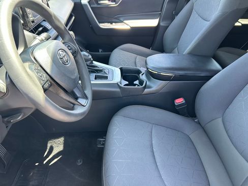 Used 2021 Toyota RAV4 XLE FWD image 28