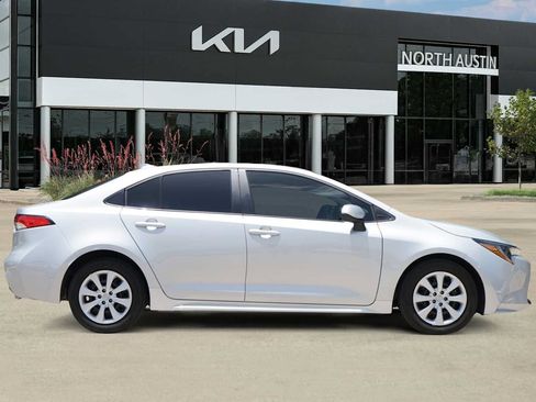 Used 2025 Toyota Corolla LE FWD image 5