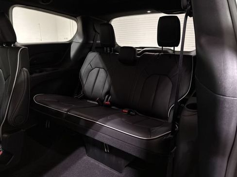 New 2026 Chrysler Pacifica Limited FWD image 25