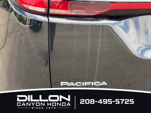 Used 2022 Chrysler Pacifica Touring-L FWD image 30