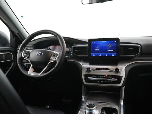 Used 2022 Ford Explorer XLT w/ Equipment Group 202A image 15