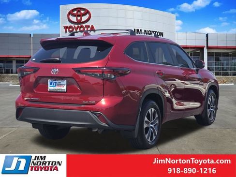 Used 2026 Toyota Highlander XLE AWD/4WD image 8