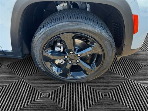 Certified 2023 Jeep Grand Cherokee Altitude image 14