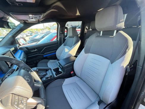 Used 2025 Toyota Tacoma TRD Off-Road image 34