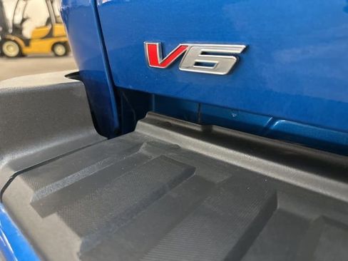 Used 2022 GMC Canyon Elevation image 15