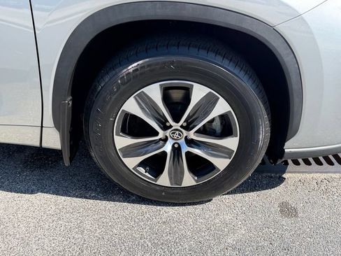 Used 2023 Toyota Highlander XLE FWD image 21