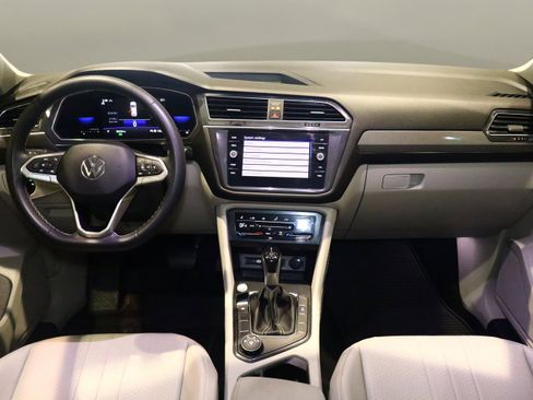 Used 2022 Volkswagen Tiguan SE image 22