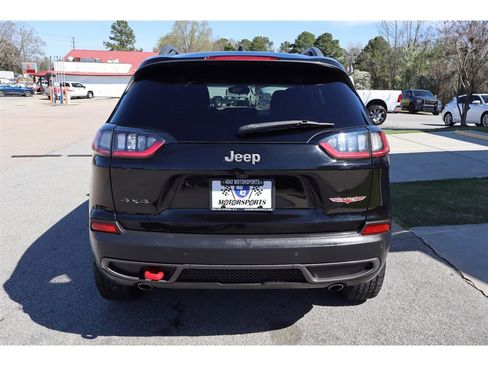 Used 2021 Jeep Cherokee Trailhawk image 4