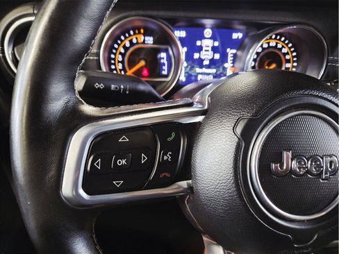 Used 2019 Jeep Wrangler Unlimited Sahara AWD/4WD image 18