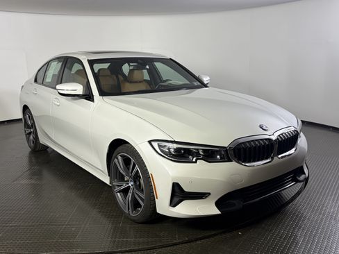 Certified 2022 BMW 330i xDrive Sedan w/ Premium Package 2 AWD/4WD image 3