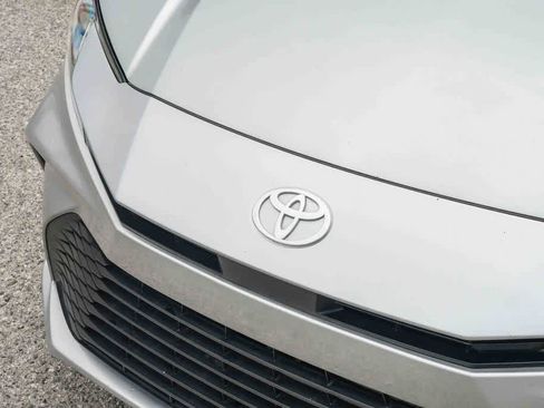 Used 2025 Toyota Camry LE FWD image 5