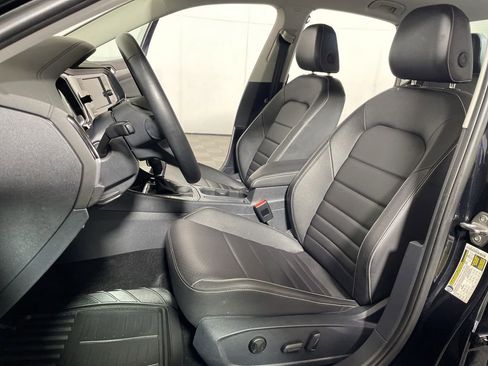 Used 2024 Volkswagen Jetta SE FWD image 10