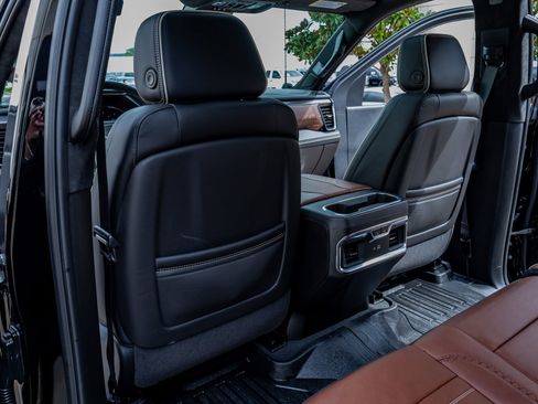 Used 2025 GMC Sierra 2500 Denali Ultimate AWD/4WD image 35