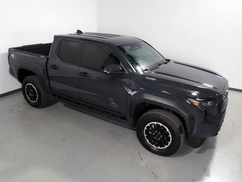 Used 2025 Toyota Tacoma TRD Off-Road image 11