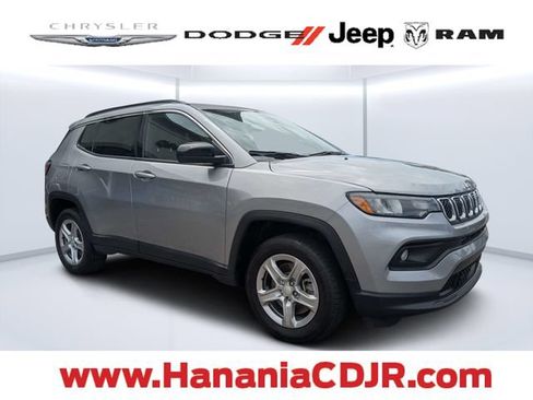Used 2024 Jeep Compass Latitude AWD/4WD image 1