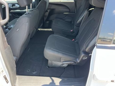 Used 2020 Chrysler Pacifica Touring w/ S Appearance Package FWD image 21