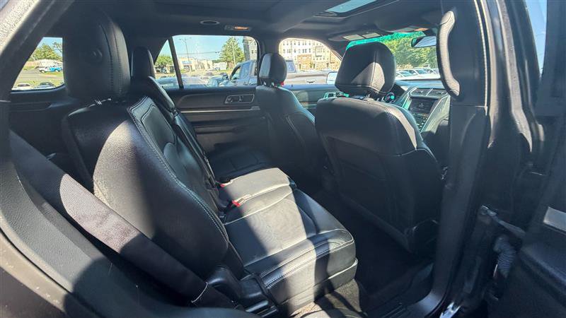 Used 2016 Ford Explorer Limited w/ Equipment Group 301A FWD image 6