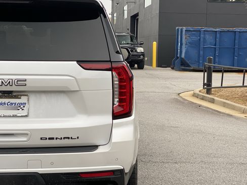 Used 2024 GMC Yukon Denali w/ Denali Reserve Package image 24