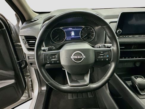 Used 2025 Nissan Rogue SV AWD/4WD image 18