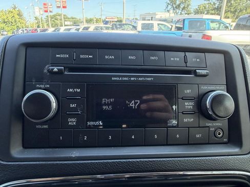 Used 2015 Dodge Grand Caravan American Value Package FWD image 21
