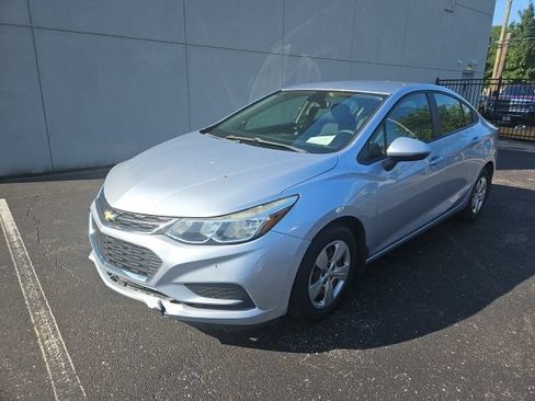 Used 2018 Chevrolet Cruze LS FWD image 6