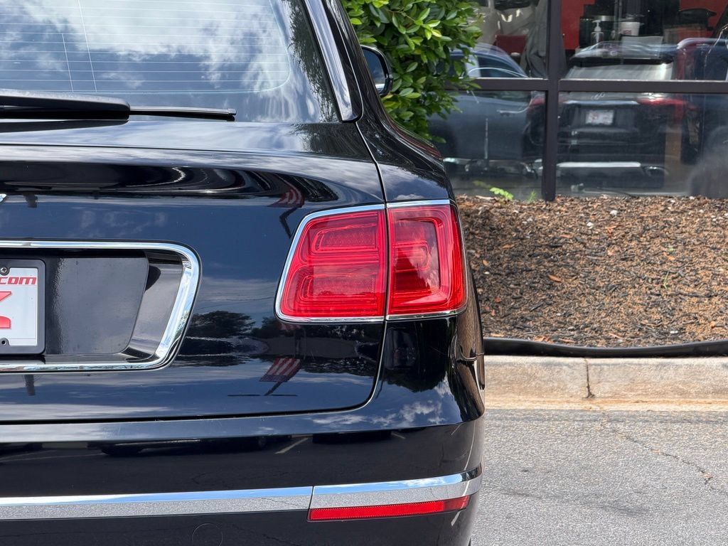 Used 2019 Bentley Bentayga AWD/4WD image 16