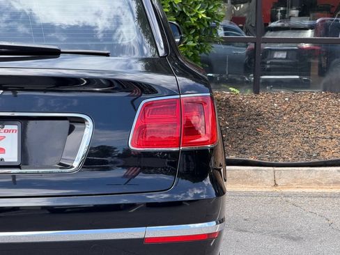 Used 2019 Bentley Bentayga AWD/4WD image 16