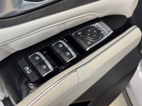 Used 2025 Kia Sorento SX image 9