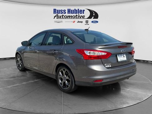 Used 2014 Ford Focus SE w/ Equipment Group 201A FWD image 3