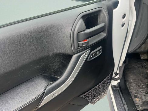 Used 2015 Jeep Wrangler Unlimited Sport image 12