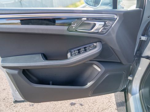 Certified 2026 Porsche Macan AWD/4WD image 10