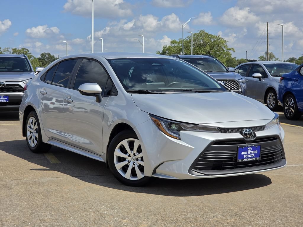 Used 2026 Toyota Corolla LE FWD image 2