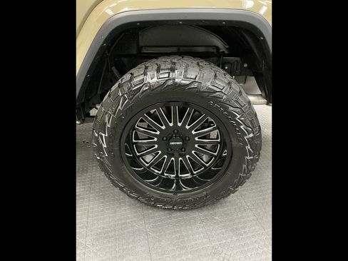Used 2025 Jeep Gladiator Sport AWD/4WD image 39