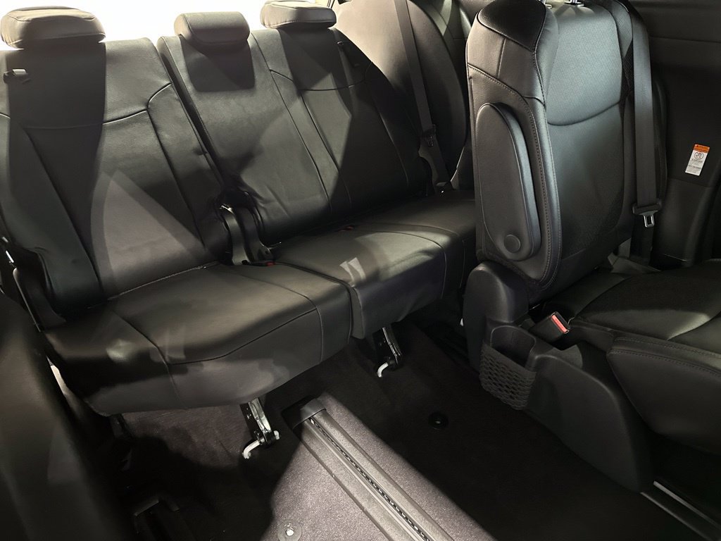 Used 2026 Toyota Sienna Platinum AWD/4WD image 19