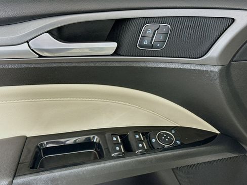 Used 2016 Ford Fusion Energi Titanium FWD image 15