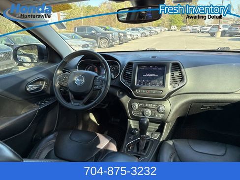 Used 2019 Jeep Cherokee Trailhawk image 13