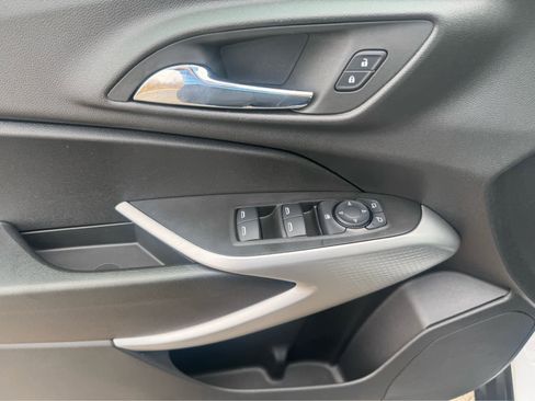 Used 2024 Chevrolet Trax RS w/ Driver Confidence Package image 11