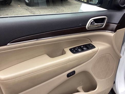 Used 2014 Jeep Grand Cherokee Limited w/ Luxury Group II image 15