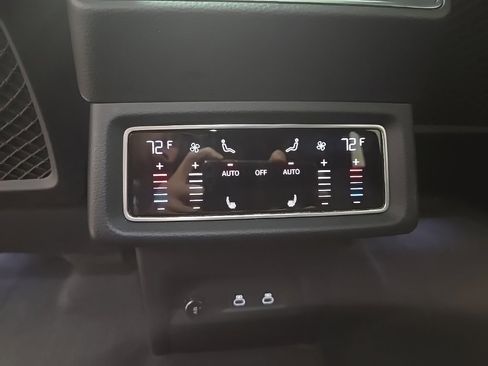 Used 2022 Audi e-tron S Premium Plus image 19