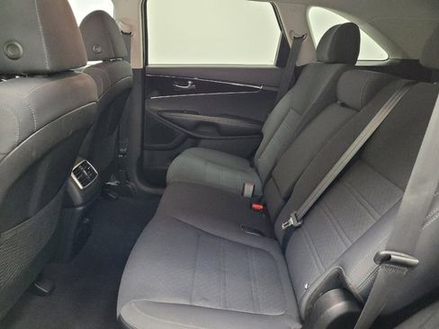 Used 2019 Kia Sorento FWD image 18