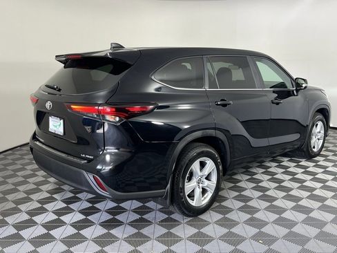 Used 2024 Toyota Highlander LE image 10