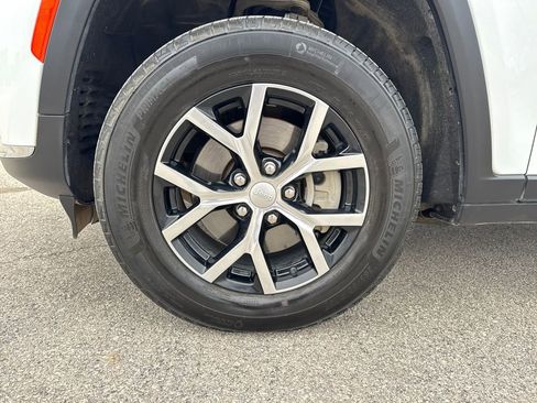 Certified 2023 Jeep Grand Cherokee L Limited image 38