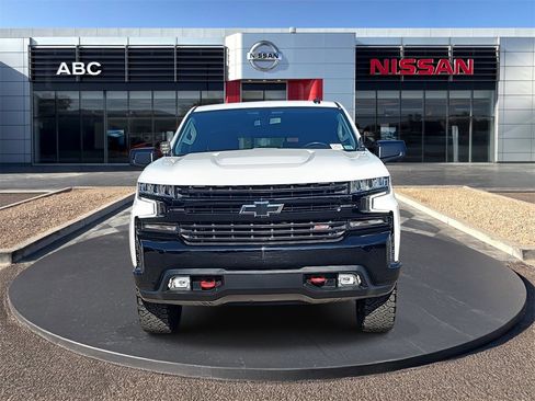 Used 2021 Chevrolet Silverado 1500 LT Trail Boss w/ Convenience Package II image 2