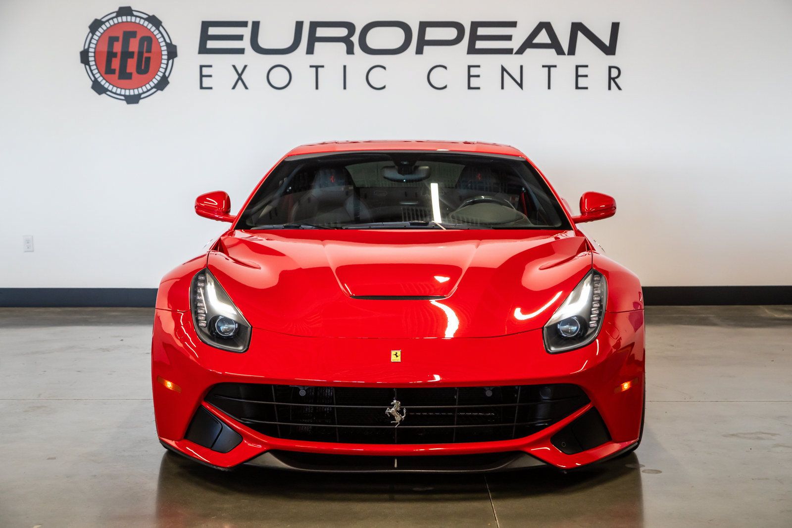 Used 2016 Ferrari F12 Berlinetta RWD image 3